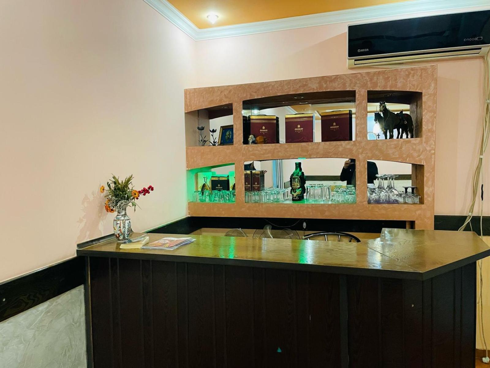 Aero Hotel Tour Armenia P'arak'ar Bagian luar foto